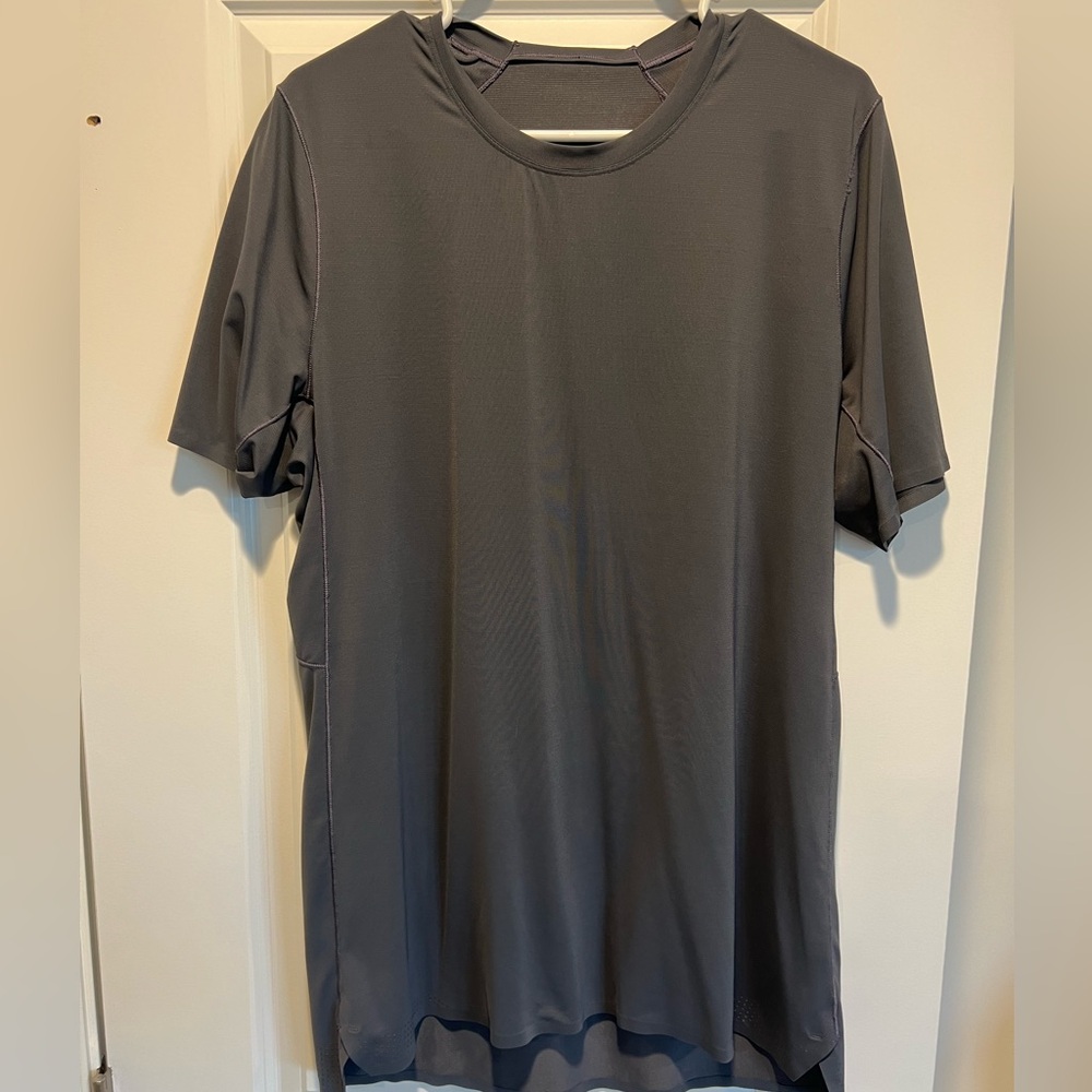 Lululemon gunmetal gray tech shirt